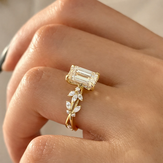 The Willow Emerald Ring